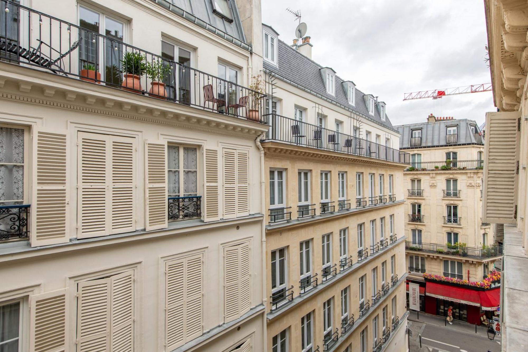 Modern Spacious Only 1 Minute Away From The Place De La Republique Paris