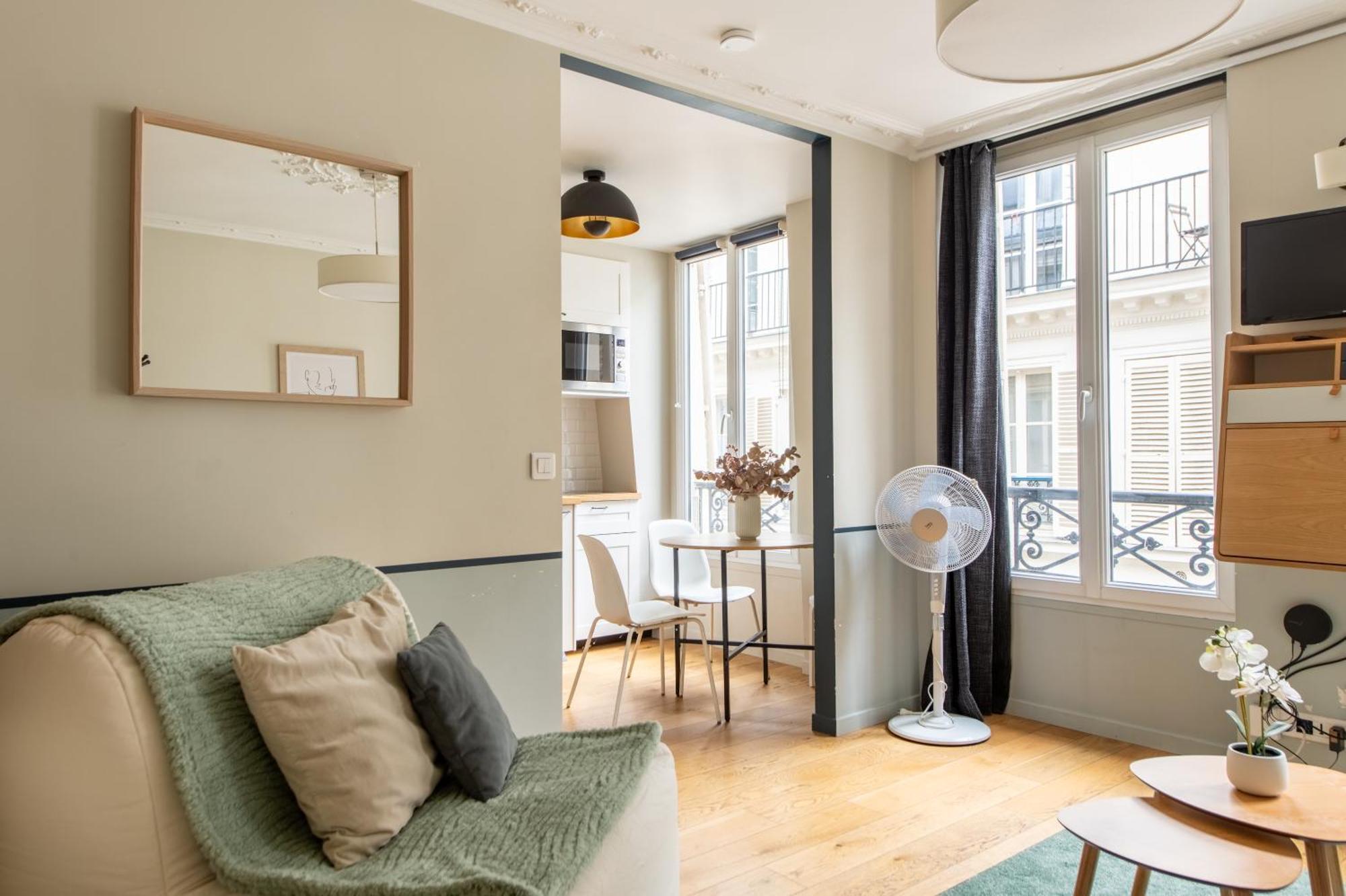 Modern Spacious Only 1 Minute Away From The Place De La Republique Paris