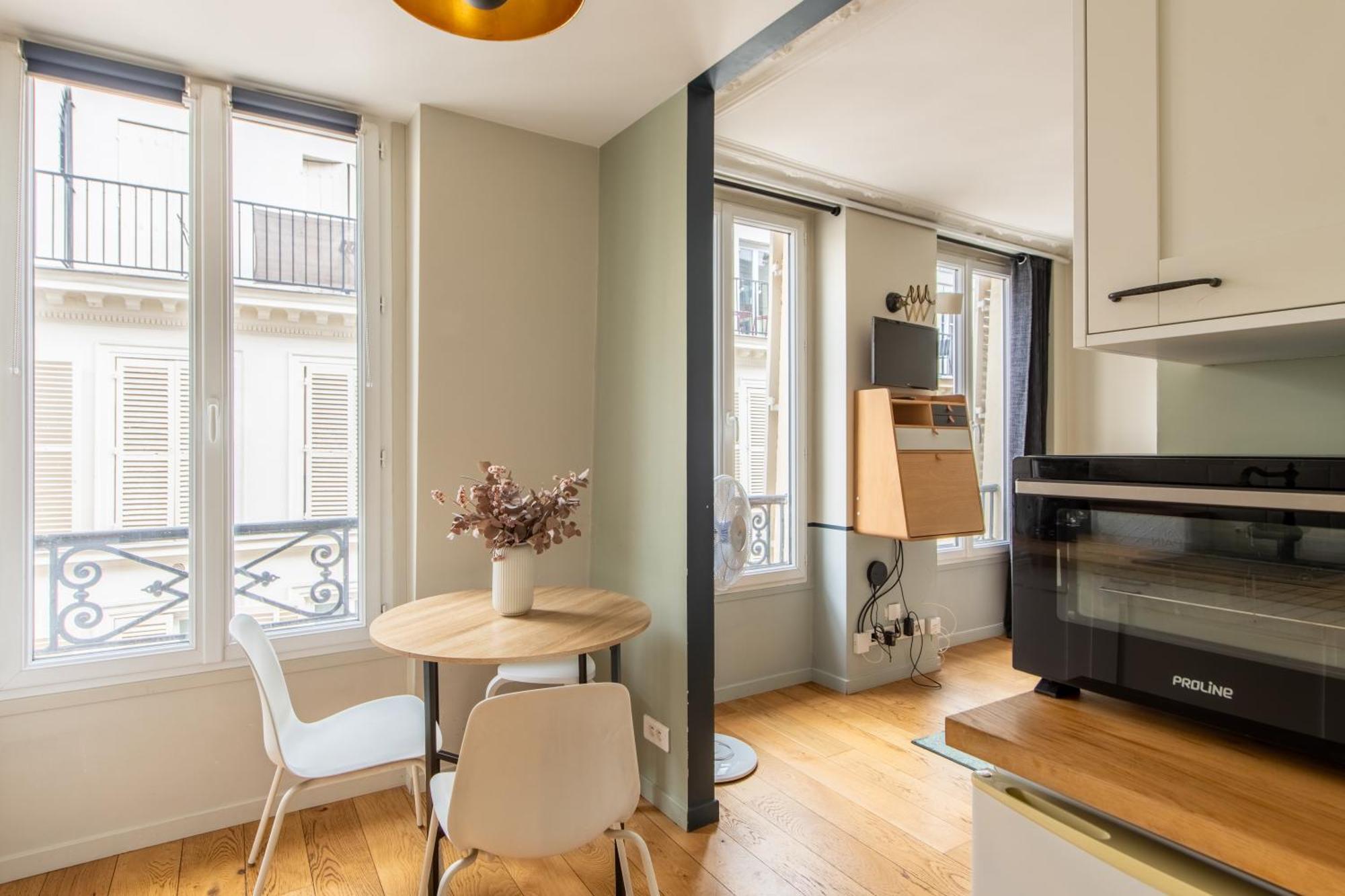 Modern Spacious Only 1 Minute Away From The Place De La Republique Appartement *