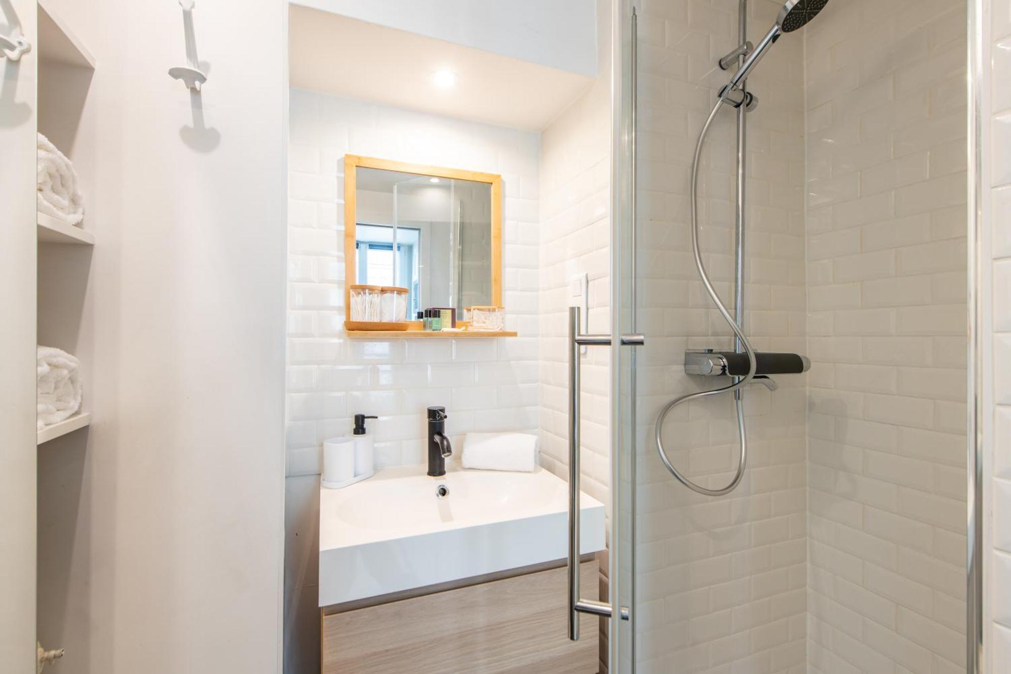 Modern Spacious Only 1 Minute Away From The Place De La Republique *