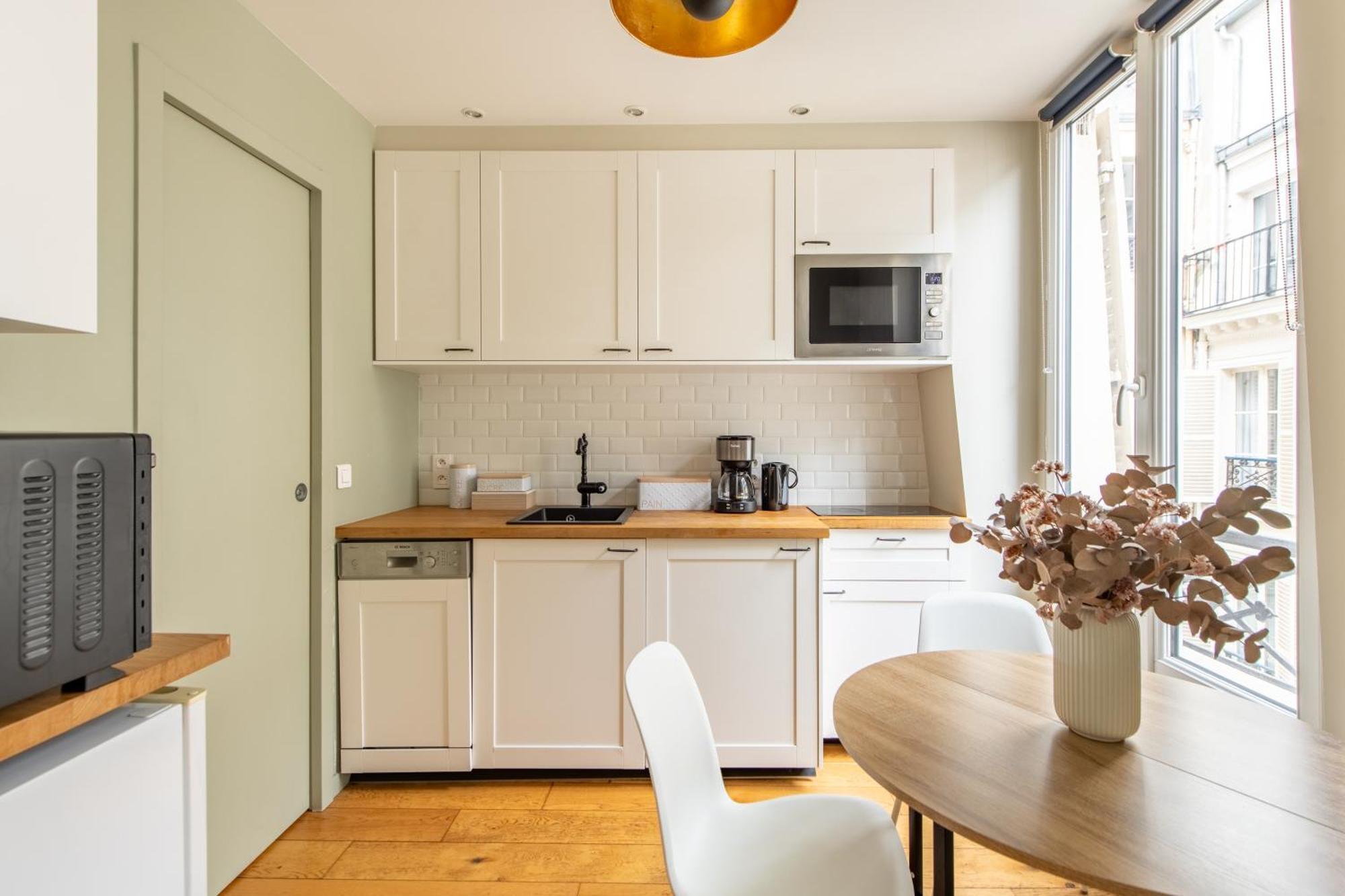 Modern Spacious Only 1 Minute Away From The Place De La Republique Appartement Paris